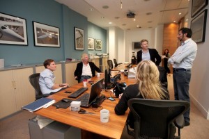 një ditë në zyrë me Richard Branson-e bija Holly-businessmag