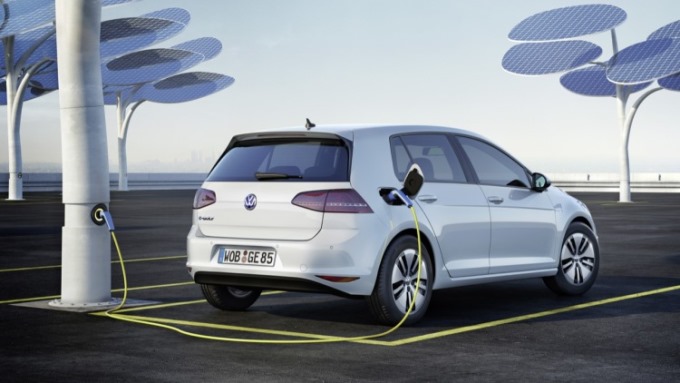 Makina-e-re-elektrike-e-Volkswagen-karikohet-shpejt-dhe-kushton-më-pak-business-mag