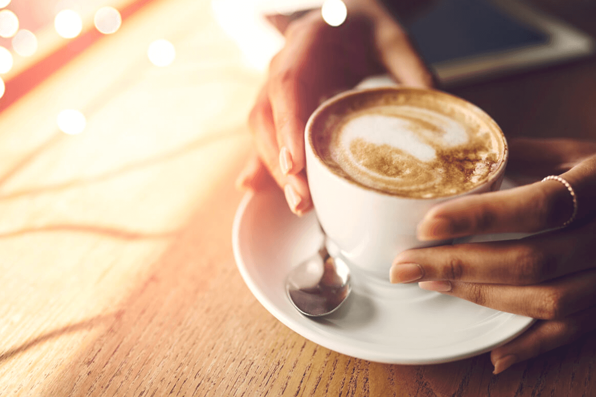3 arsye shkencore pse kafeja ju bën më të lumtur dhe më produktiv
