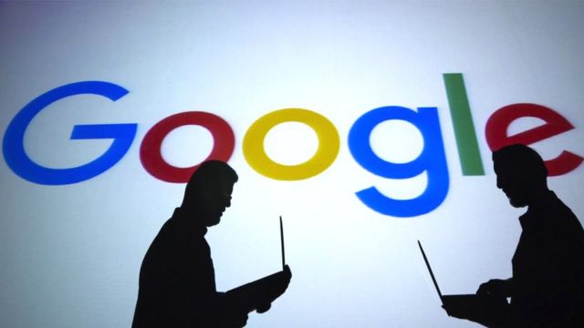 Google i Alphabet (GOOGL.O) u gjobit me 21.1 miliardë rubla (373 milionë dollarë) të hënën nga një gjykatë në Moskë për “një dështim të përsëritur për të hequr përmbajtjen që Rusia i konsideron të paligjshme”, si “lajme të rreme” për konfliktin në Ukrainë, tha rregullatori rus i komunikimit.