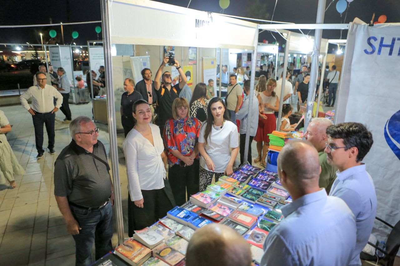 Festivali i Librit në Durrës. Pushuesit më afër historisë së qytetit