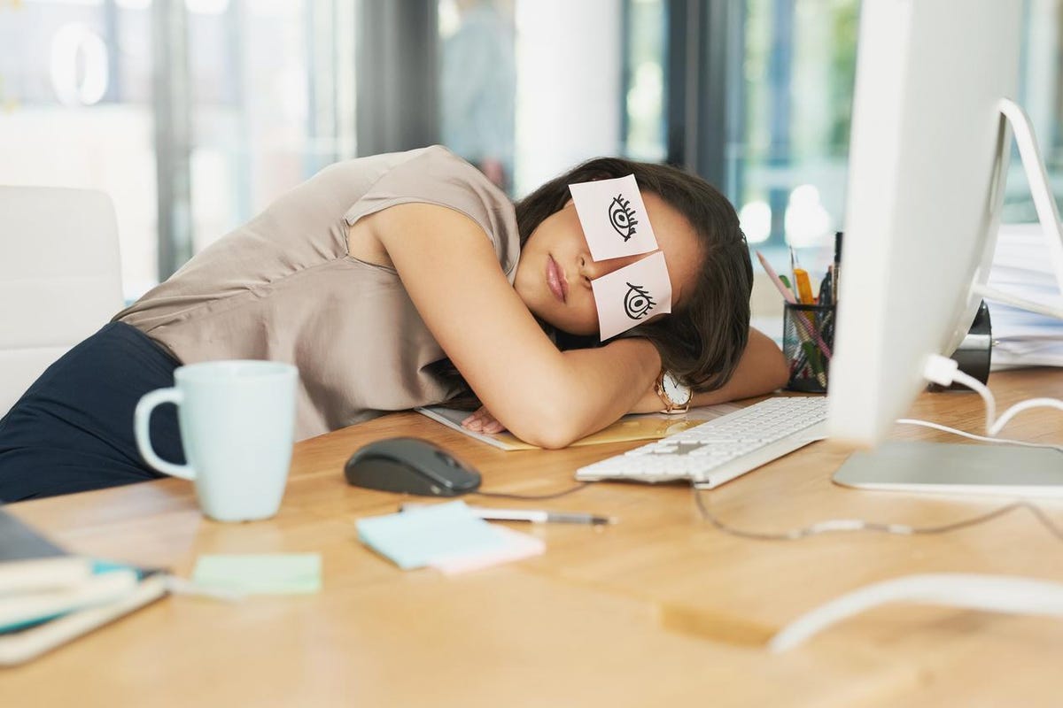Si gjumi ndikon në punën dhe produktivitetin tuaj