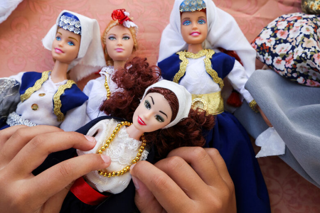 11 vjeçarja krijon ‘Barbie-n ballkanase’, tërheq vëmendjen me koleksionin folklorik të kukullës ikonë