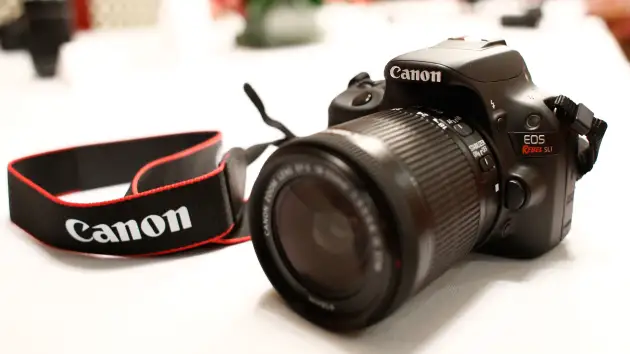 Canon, lancon sfidën ASML me makineritë për të bërë çipat më të avancuar