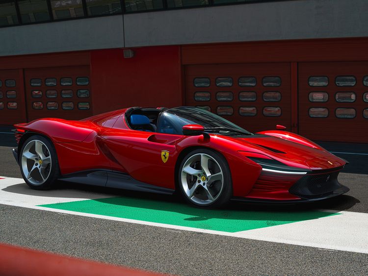 Si qëndron CEO i Ferrarit, Benedetto Vigna, përpara konkurrencës së tij?