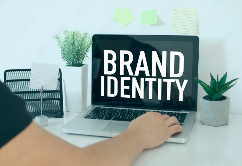 Si të zhvilloni identitetin e markës dhe cili është roli i komunikimit marketing në botën digjitale?!
