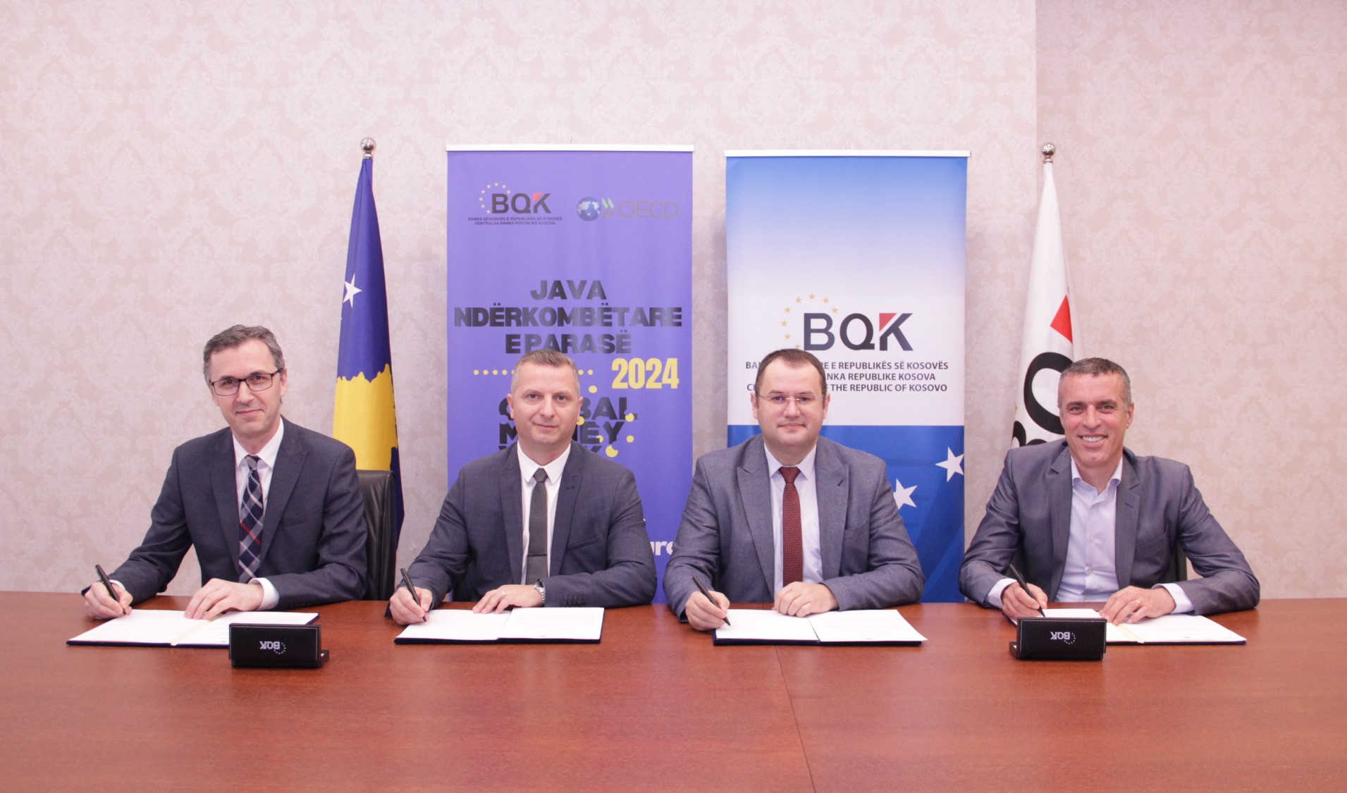 BQK nënshkruan Marrëveshjen e Bashkëpunimit në fushën e Edukimit Financiar me përfaqësuesit e sektorit financiar në kuadër të Javës