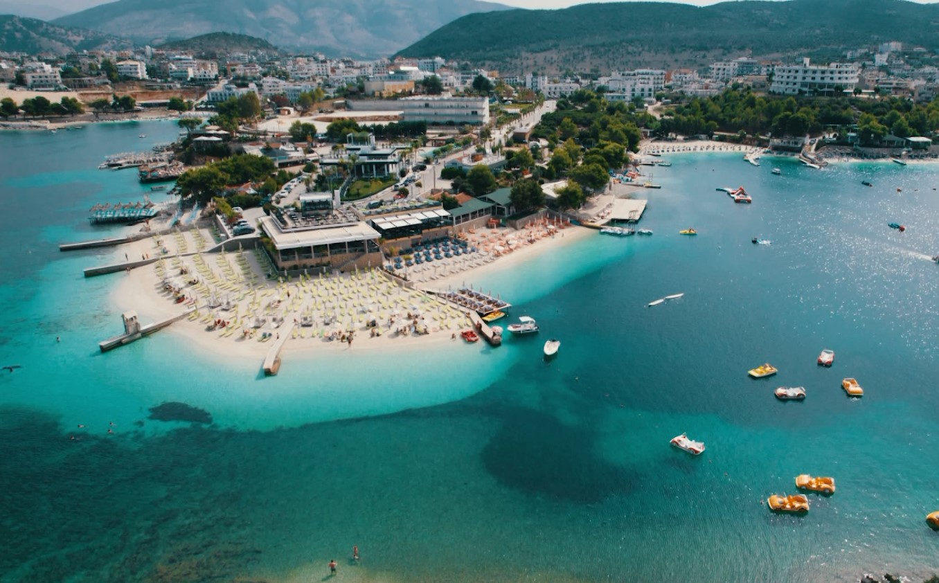 Ja si renditet Shqipëria në raportin e netëqëndrimeve të turistëve