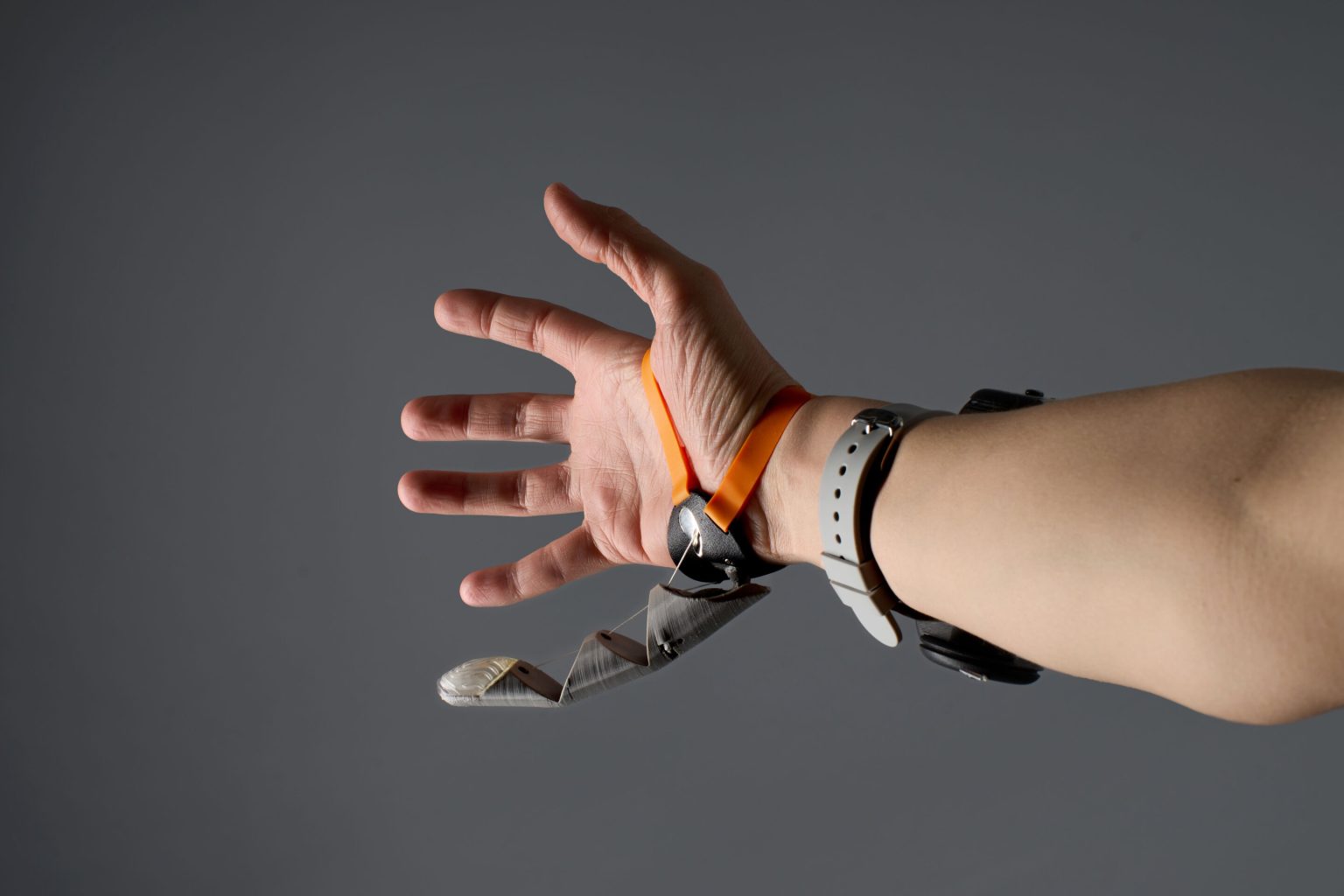 Shkencëtarët e Kembrixh zhvillojnë "gishtin e gjashtë" që mund të ripërcaktojë aftësitë njerëzore