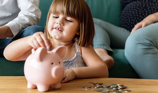 Ja si të rrisni fëmijë që kanë një marrëdhënie të mirë me paratë