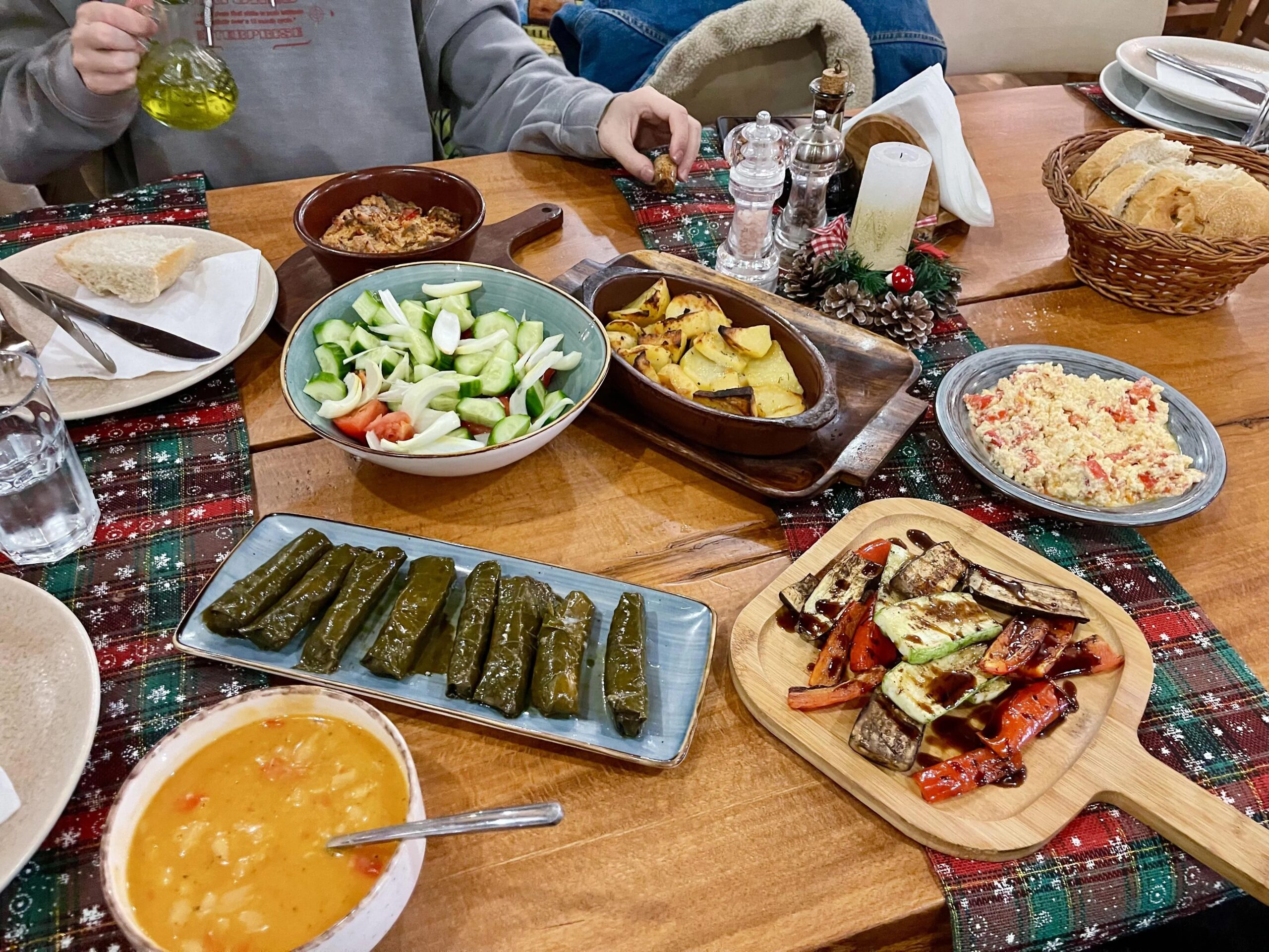 Kosto e ushqimit dhe pijeve në Europë/ Prishtina dhe Tirana ndër qytetet më të lira!
