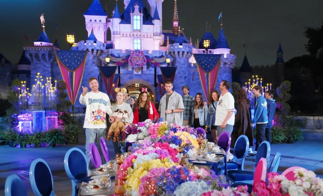 MrBeast merr me qira Disneyland për 500,000 dollarë për të fejuarën e tij!