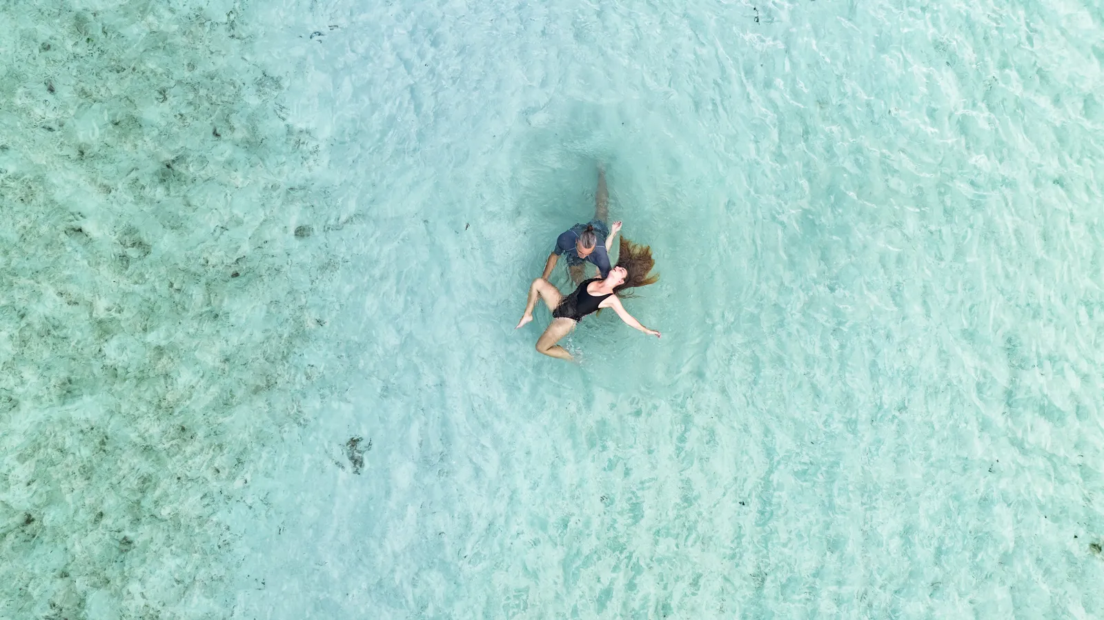 A është “Blue Mind Theory” sekreti i një pushimi të mrekullueshëm?