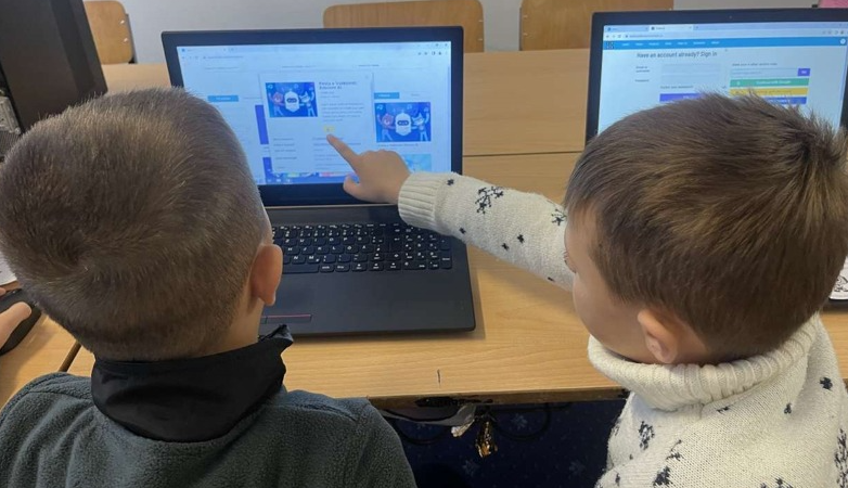 A po vjen “gjenerata AI”? Shqipëria zgjeron mësimin e Inteligjencës Artificiale në shkolla