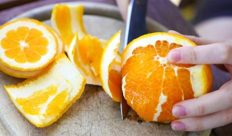 mos-e-hidhni-lekuren-e-portokallit-ja-si-mund-te-ndikoje-ne-shendet