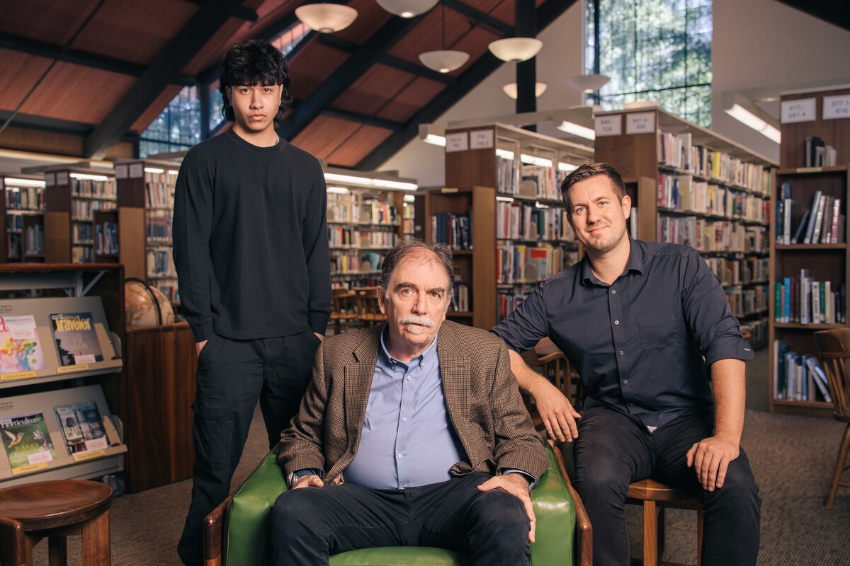 Ky themelues 22-vjeçar sapo lançoi një AI që mendon si një shkencëtar i vërtetë dhe është falas!