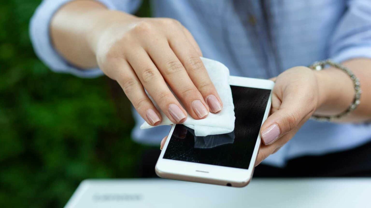 Bakteri i rrezikshëm që gjendet në telefonat celularë