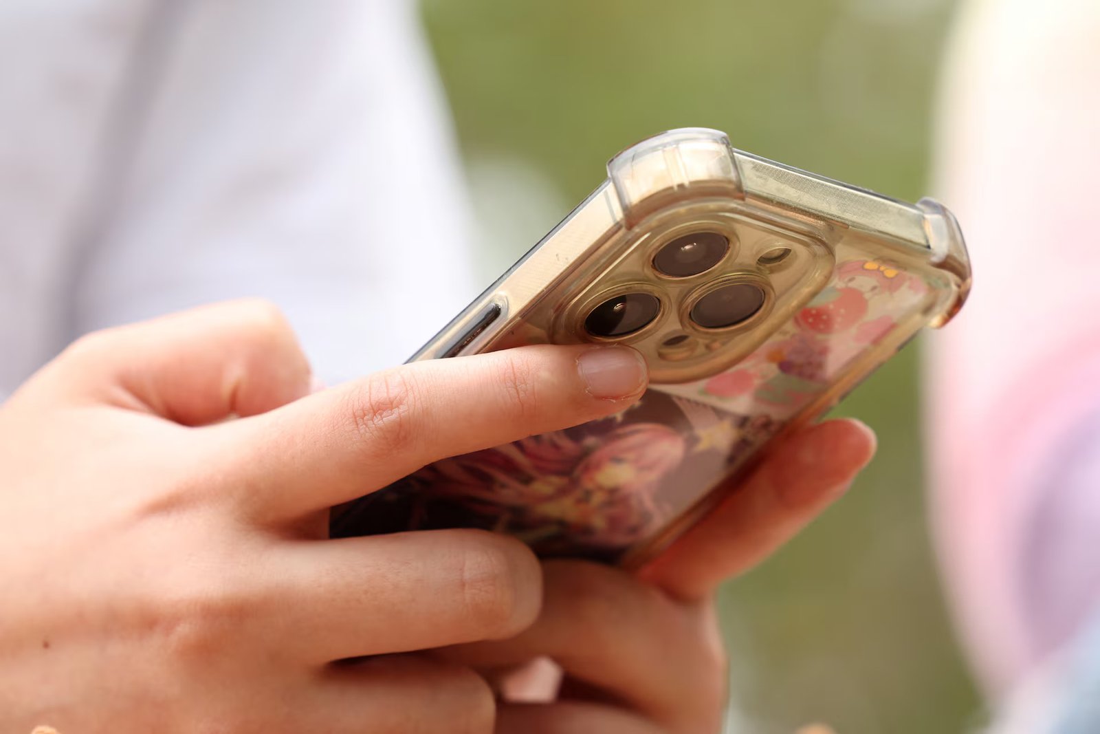 1 në 5 adoleshentë australianë vazhdojnë të përdorin TikTok dhe Snapchat edhe pas ndalimit të rrjeteve sociale