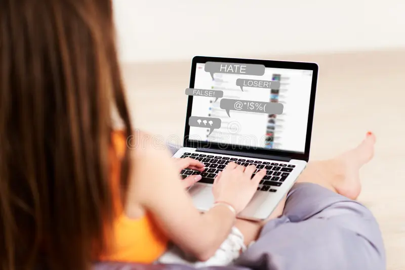 rritet-gjuha-e-urrejtjes-ne-rrjetet-sociale-paralajmerojne-studimet-mbi-komunikimin-digjital